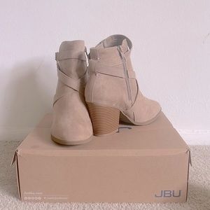A.N.A women booties with side zipper Size 8.5